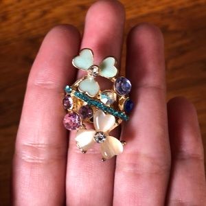 Green/cream flower golden ring w blue diamonds